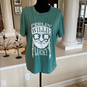 WILLIE NELSON Graphic T-Shirt “Feelin Willie Lucky” 🍀